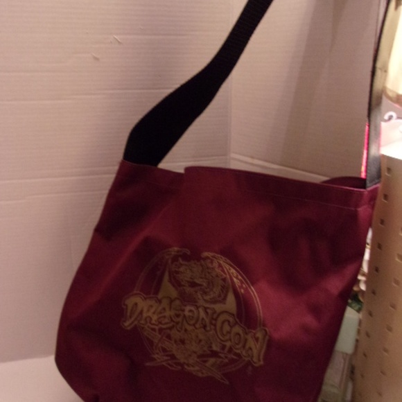 DRAGON CON TOTE AND EARRINGS. S2-2 - Picture 2 of 4